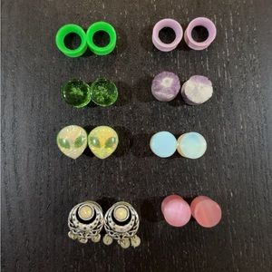 8 pair of 00g/10mm tunnels and plugs